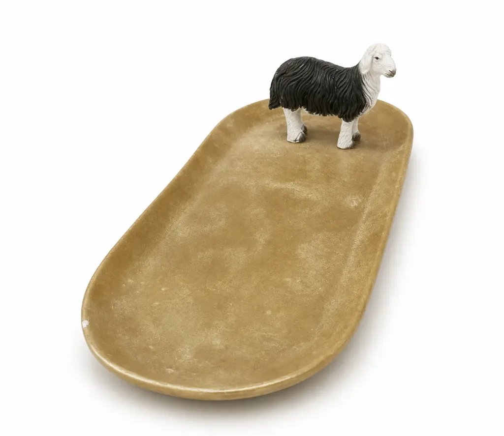 Sheep-shaped tray