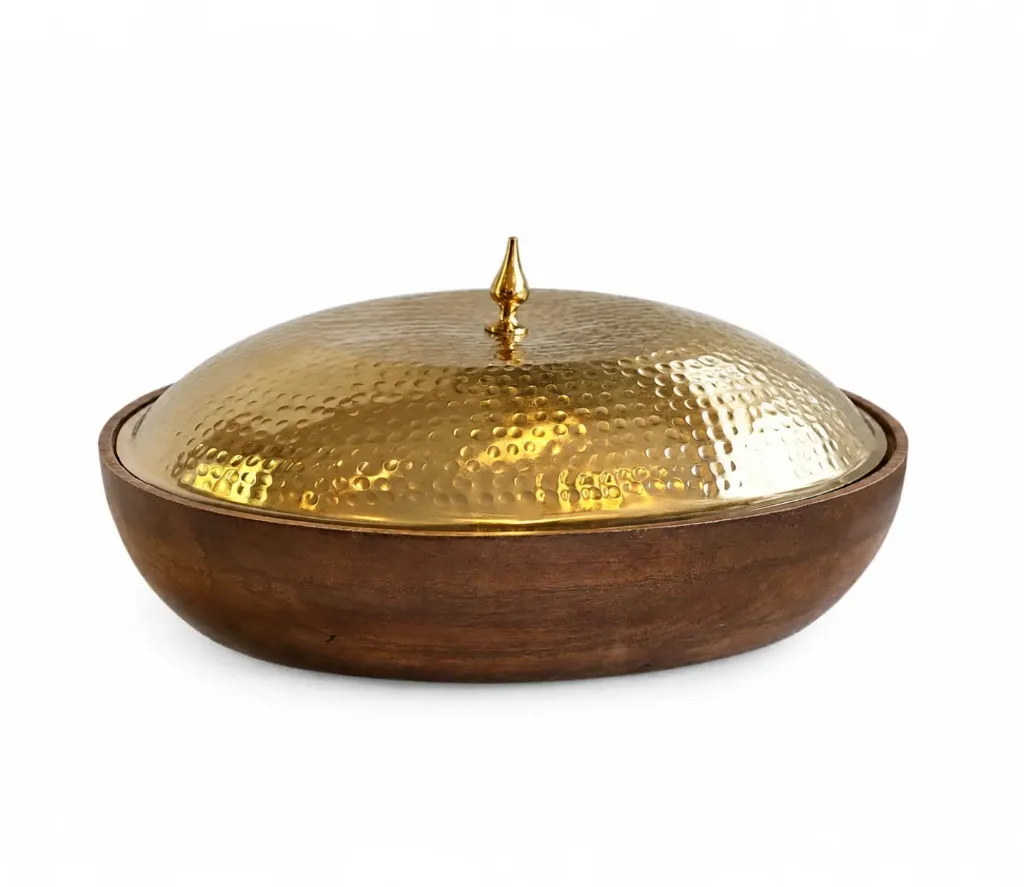 Trays with a large metal plate