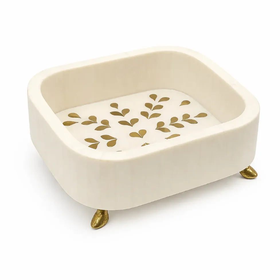 Indian resin plate with mother-of-pearl inlay